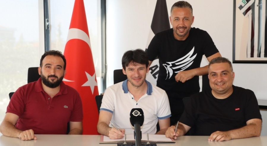 Altay İbrahim Akın ile yollarını bilinmeyen bir sebeple ayırdı