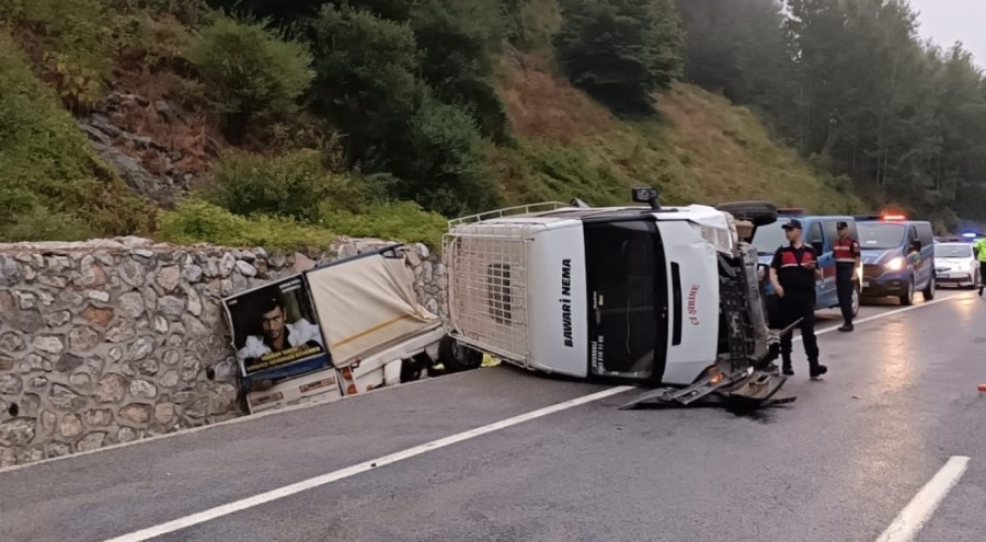 Bursa'da mevsimlik tarım işçilerini taşıyan minibüs devrildi: Çok sayıda yaralı var!