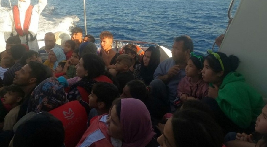 Yunanistan'ın Türk karasularına ittiği 62 kaçak göçmenin kurtarıldığı açıklandı!