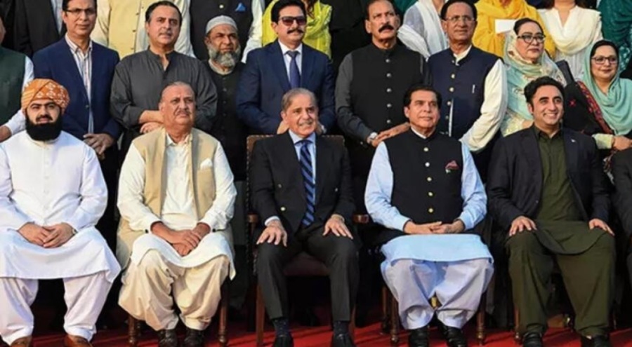 Pakistan'da seçim ertelenecek!