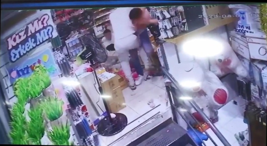 İstanbul'da dükkan basıp çalışanı tekme tokat dövdüler