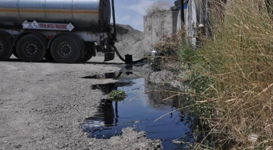 Tankerden boşaltılan sıcak zift işçilerin üzerine sıçradı: Üç işçi ağır yaralı