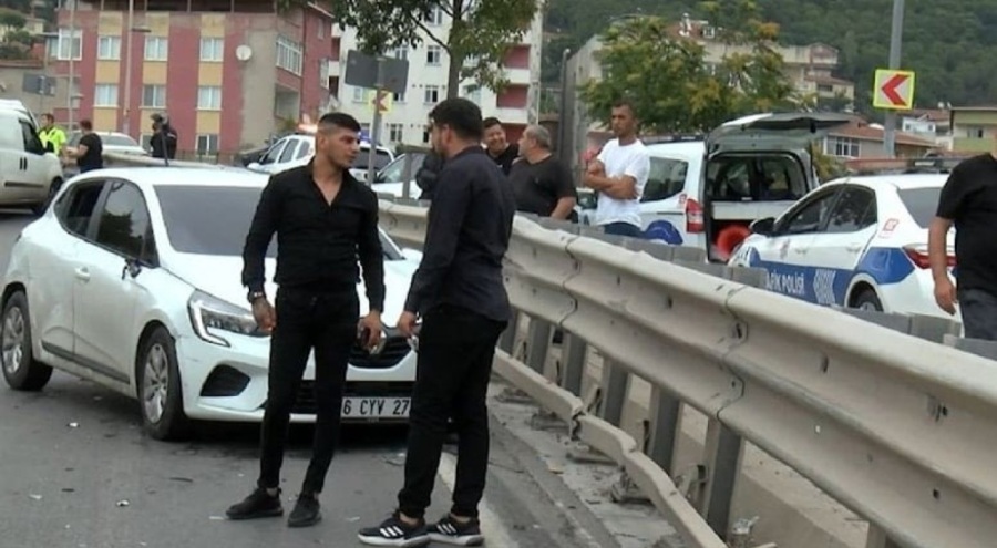 İstanbul'da16 araçlık zincirleme kaza, yaralılar var