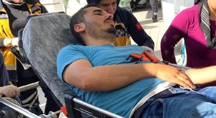 Sokak ortasında sahipsiz köpeklerin saldırısına uğradı