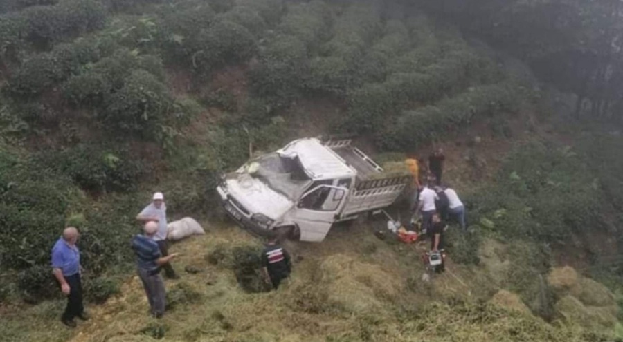 Trabzon'da kamyonet şarampole devrildi, 3 kişi hayatını kaybetti