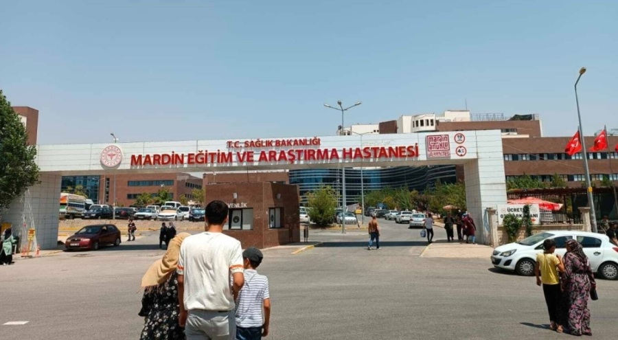 Hastanenin klimaları bozuldu, hasta yakınları kendi vantilatörlerini getirdi
