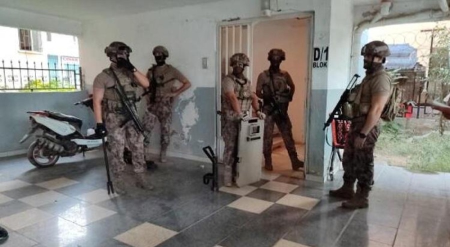 9 adrese eş zamanlı operasyon: Çok sayıda gözaltı