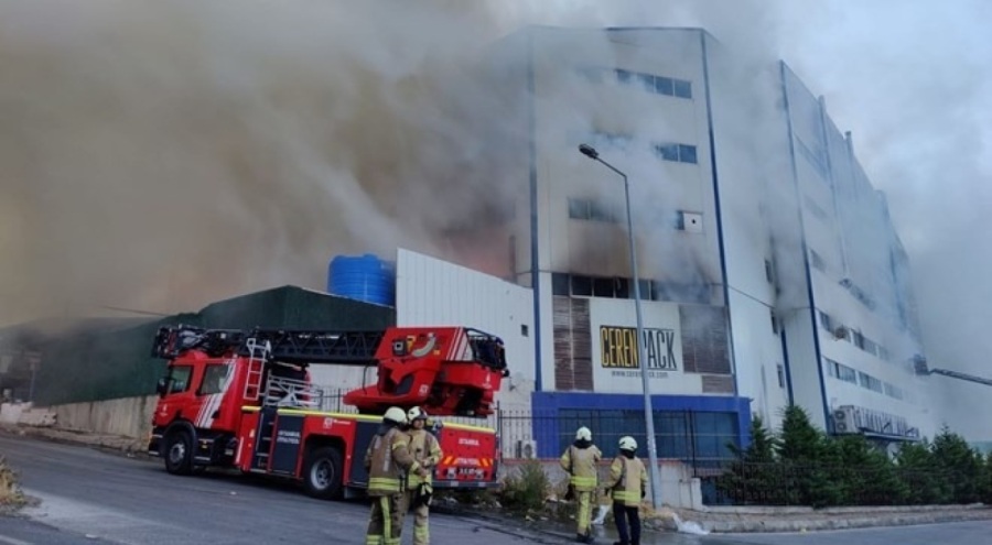 İstanbul Arnavutköy'de sanayi bölgesinde fabrika yangını