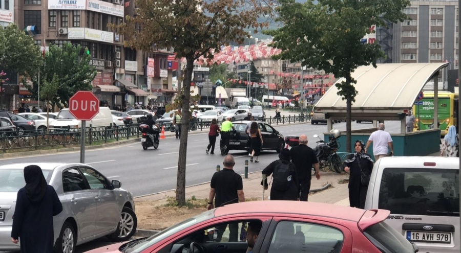 Bursa'da trafik polisi takdir topladı!