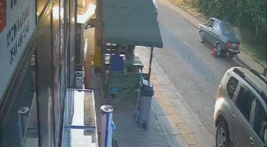 5 yaşındaki çocuğu otomobil çarptı!