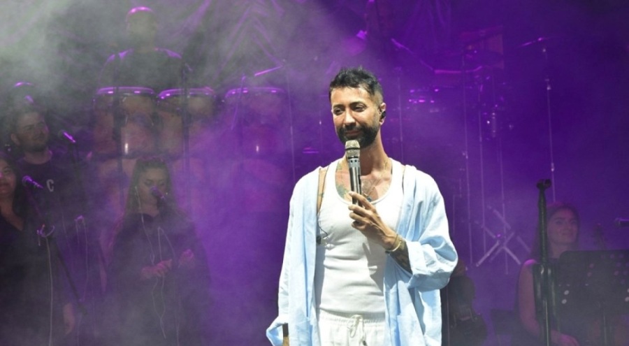 Trafik kazası geçiren Tan Taşçı sahneye çıktı!