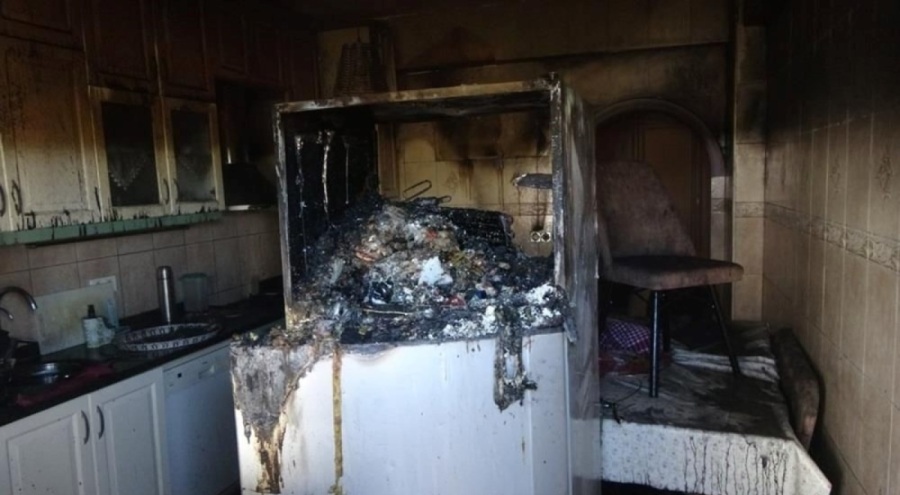 Antalya'da buzdolabındaki patlama evi yaktı