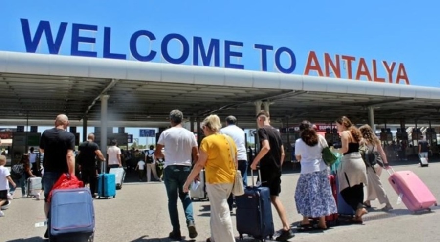 Antalya'ya hava yoluyla gelen turist sayısı 9 milyonu geçti