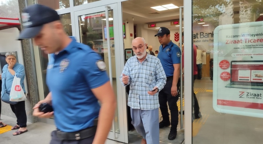 Bursa'da yaşlı adam dolandırılmaktan son anda kurtarıldı