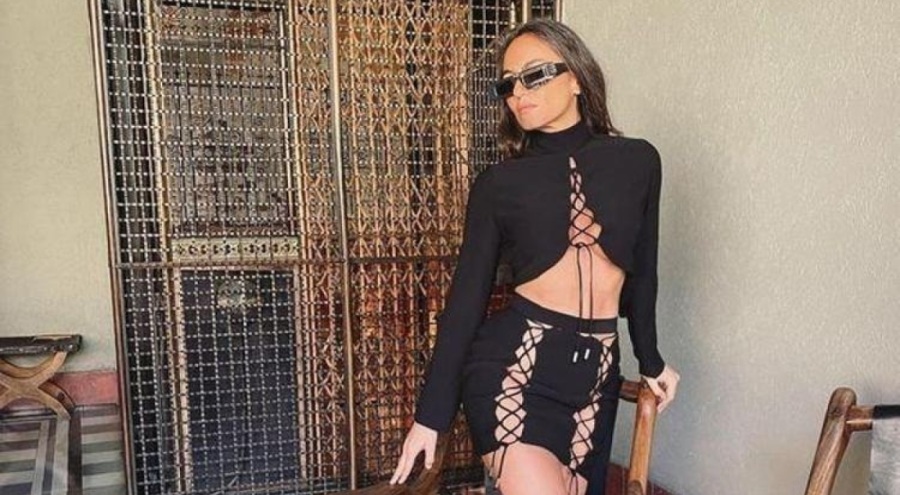 Eda Taşpınar'dan dekolteli paylaşım