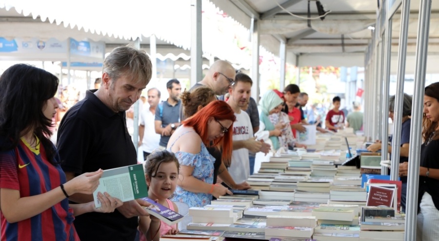 Bursa Mudanya'da kitap fuarı gün sayıyor