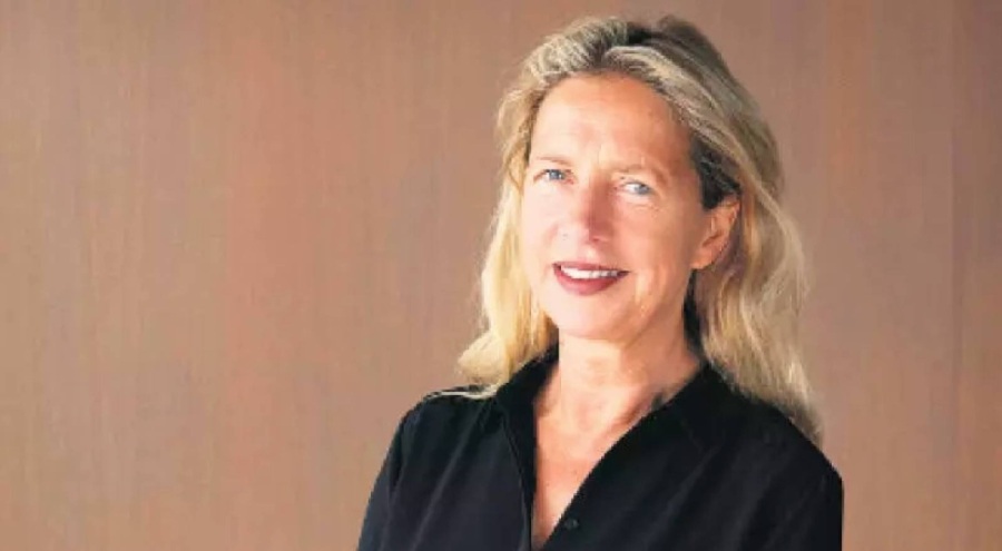 İKSV, İstanbul Bienali Danışma Kurulu'nun küratörlüğe önerdiği Defne Ayas'ı değil Iwona Blazwick'i seçti