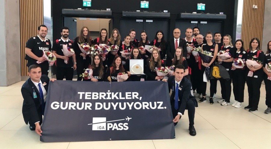 Dünya ikincisi olan U19 Kız Voleybol Milli Takımı, yurda dönüş yaptı