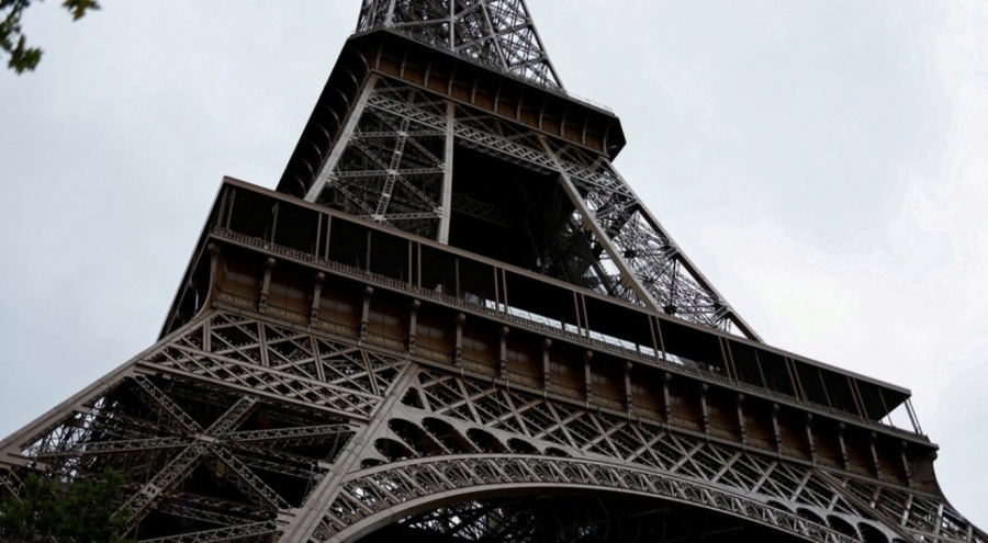 Eyfel Kulesi'nde bomba ihbarı!