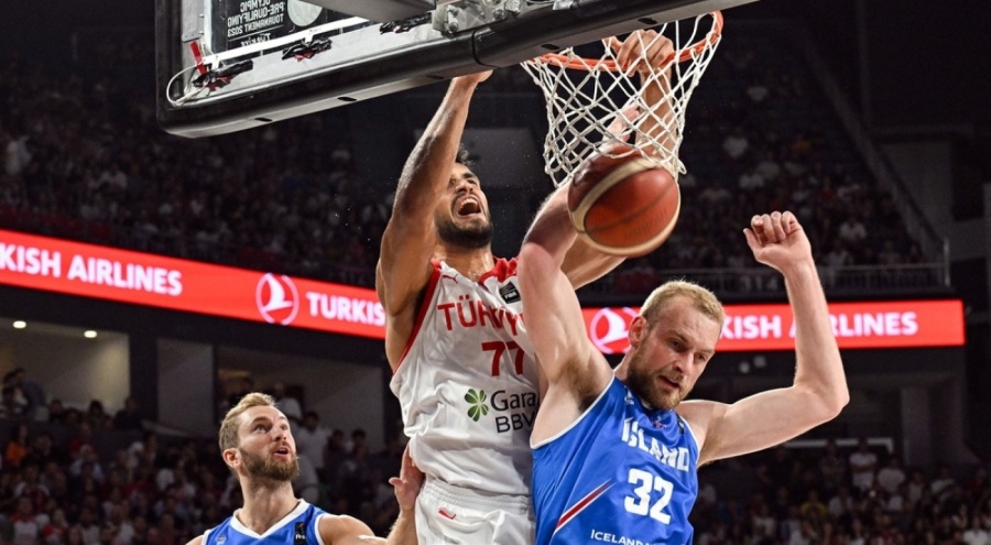 12 Dev Adam, İzlanda'yı mağlup etti