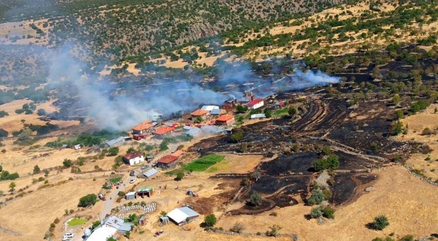 Bolu'da yangın yerleşim yerlerine sıçradı!