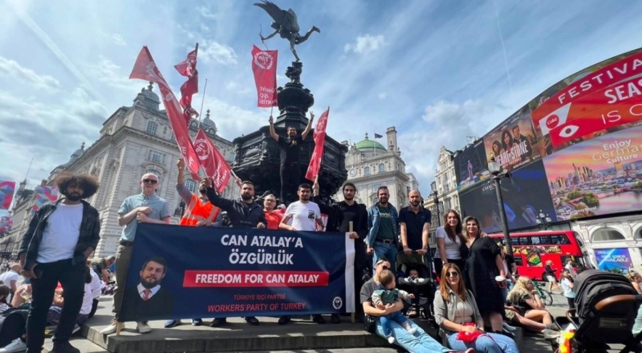 Can Atalay için Londra'da başlatılan oturmaya eylemi 4. haftasında