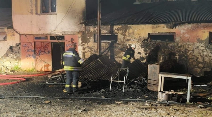 Ahır yangınında kedisini kurtarmak isteyen 10 yaşındaki çocuğun çabası duygulandırdı