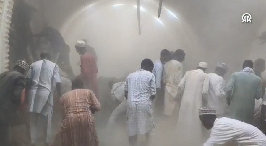 Nijerya'da 186 yıllık tarihi cami çöktü: 10 kişi hayatını kaybetti