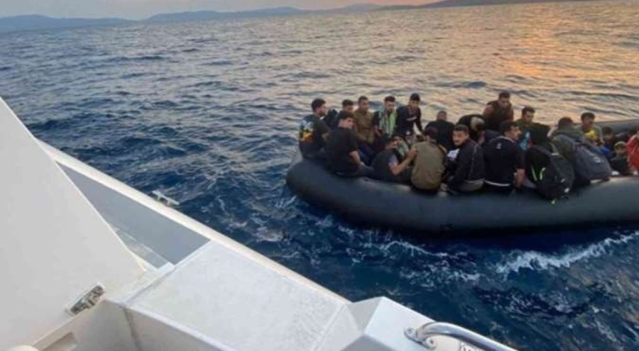 Aydın'da lastik bot içerisindeki 39 kaçak göçmen kurtarıldı