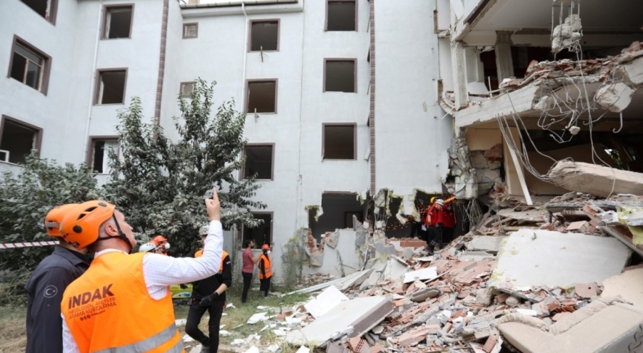 7.2 büyüklüğündeki depremi canlandırdılar