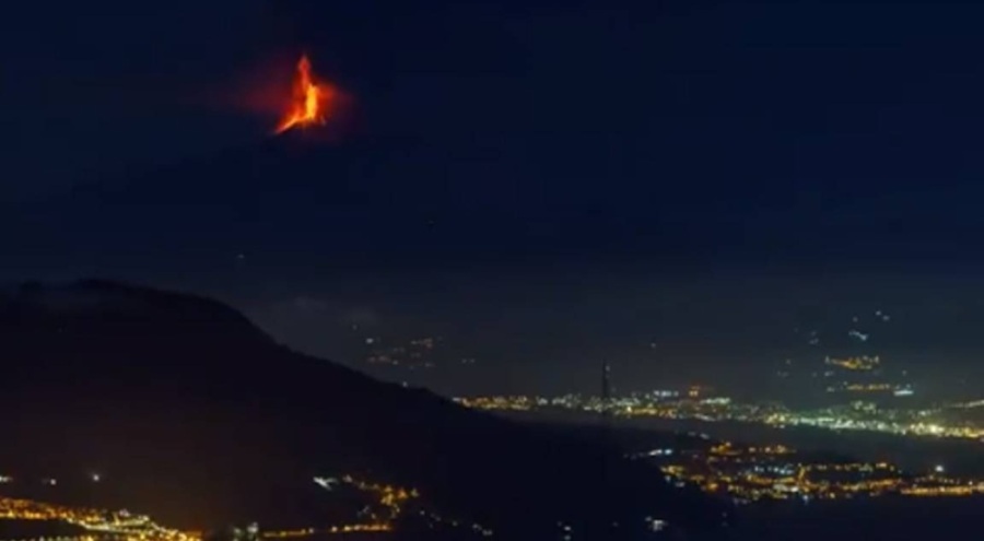 Etna Yanardağı'nda patlama yaşandı