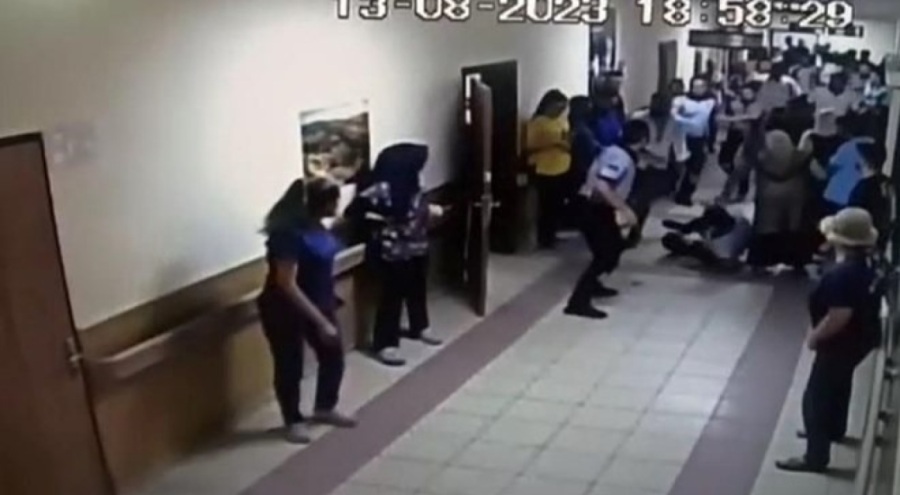 Hastanede hasta yakınları tarafından güvenlik görevlilerine saldırı