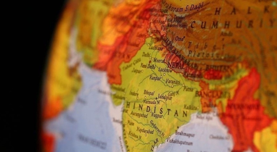 Hindistan'da toprak kaymasında tapınak çöktü!