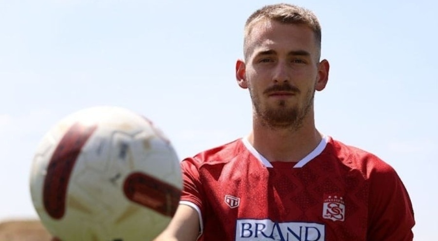 Sivasspor, Roman Kvet'i renklerine bağladı