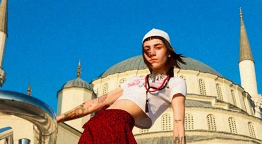 Kocatepe Camisi'ndeki moda çekimine flaş gözaltılar