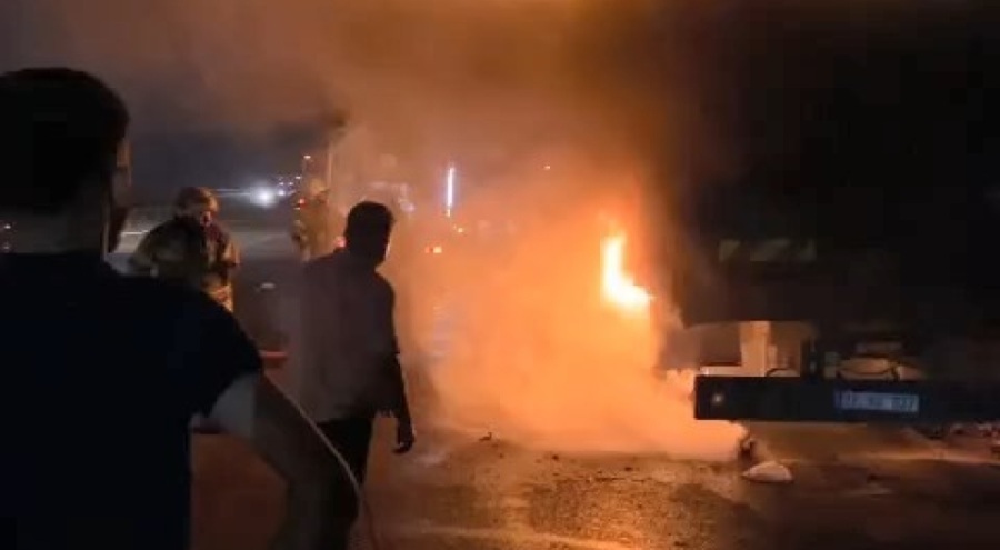 Bursa'da arı yüklü kamyon yandı!
