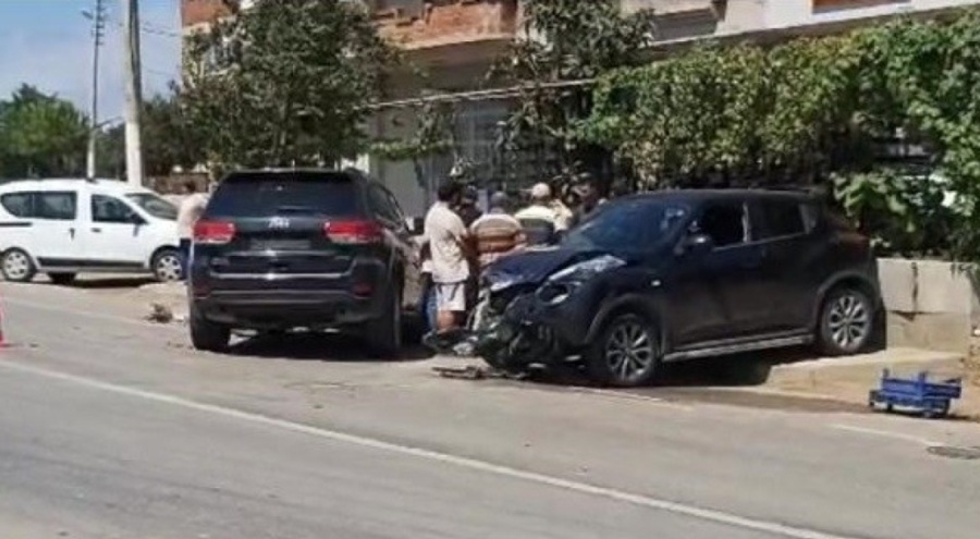 Bursa'da virajı alamayıp cipe çarptı!