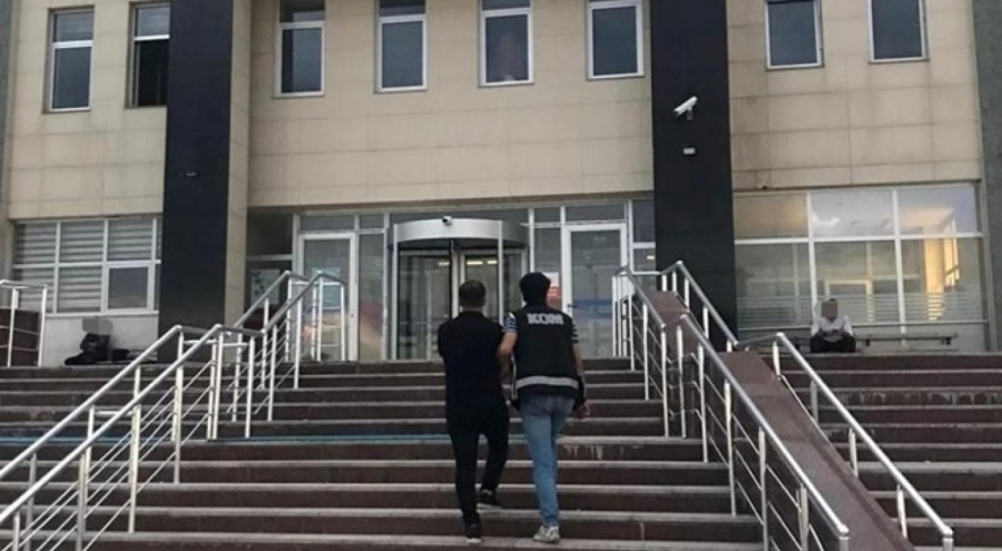 Ehliyet sınavına kopya düzeneğiyle girdiler!