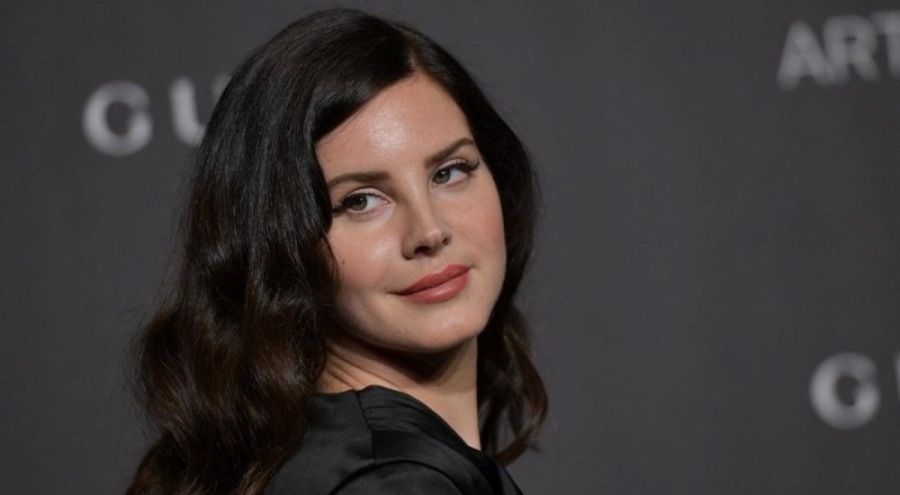 Garsonluk yaparken görüntülenen Lana Del Rey'den açıklama