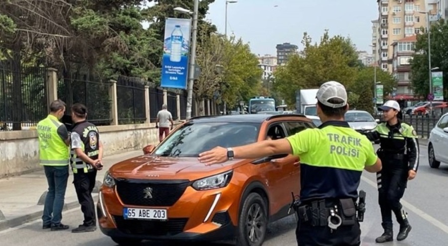 İstanbul'da yaya geçidi denetimi