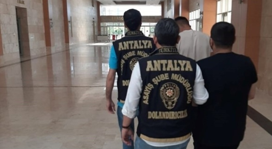 Kendilerini polis ve savcı diye tanıtan dolandırıcılardan 28 milyon liralık vurgun!