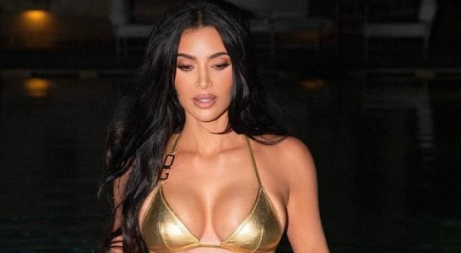 Kim Kardashian tanga bikinisiyle poz verdi