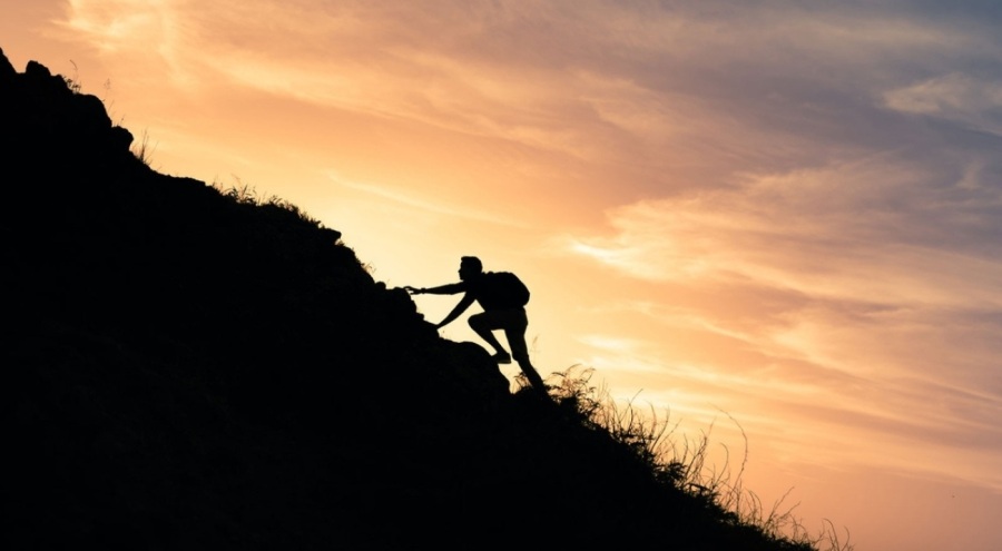 Pakistan'da zirve tırmanışı esnasında düşen Japon dağcı, yaşamını yitirdi