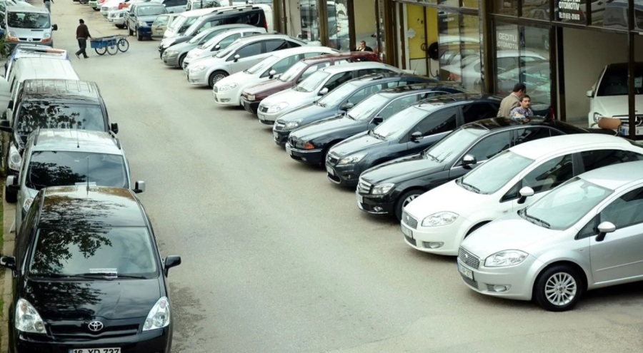 İkinci el otomobil piyasasında fiyatlar düşüşte! İndirimler 150 bin lirayı buluyor