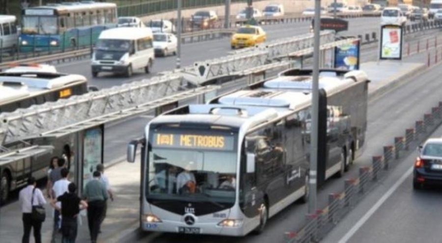 Metrobüs ücretleri tepki çekti! İstanbulkart ile 22,5, kredi kartıyla 60 TL