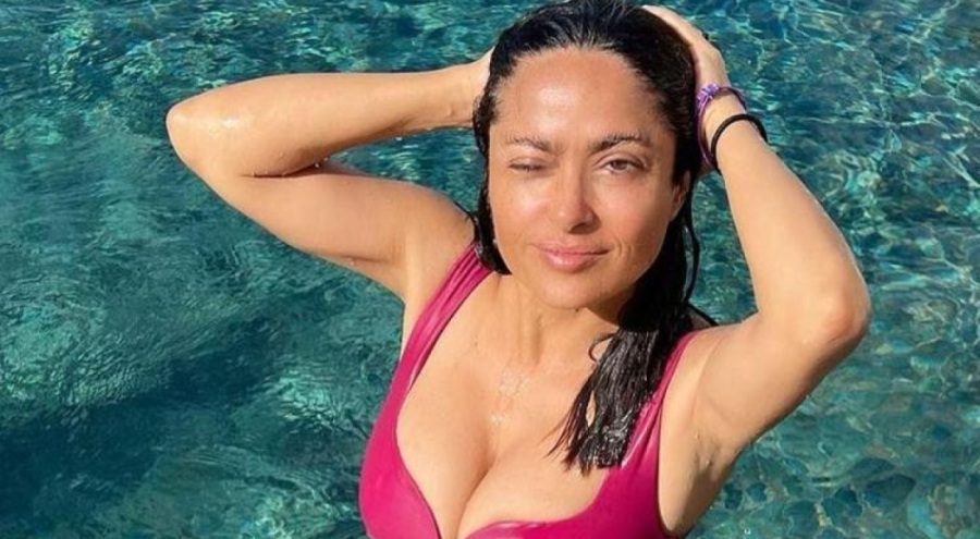 Bikinili fotoğrafları olay olan Salma Hayek'in 'gerçek' vücudu tepki topladı