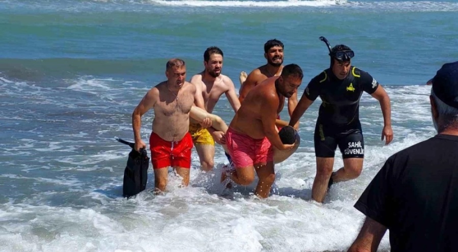 Serinlemek için denize giren 14 yaşındaki çocuk boğularak can verdi