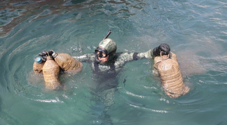 Bodrum'da denizden 1417 kilogram atık çıkarıldı