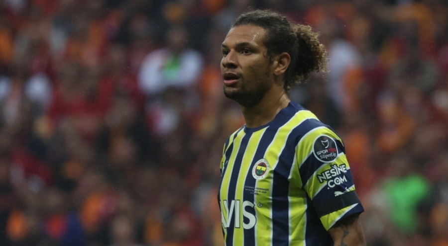Fenerbahçe'de gözden çıkarılan Willian Arao sağlık kontrolü için Yunanistan'a gitti