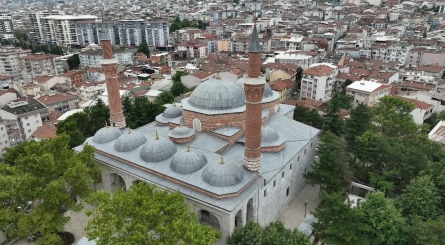 630 yıl önce yaptırılan Yıldırım Bayezid Camii depremde yıkılmadı